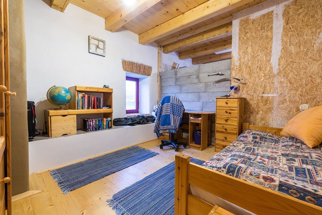 Namísto dřevostavby bydlí ve zrekonstruované sýpce