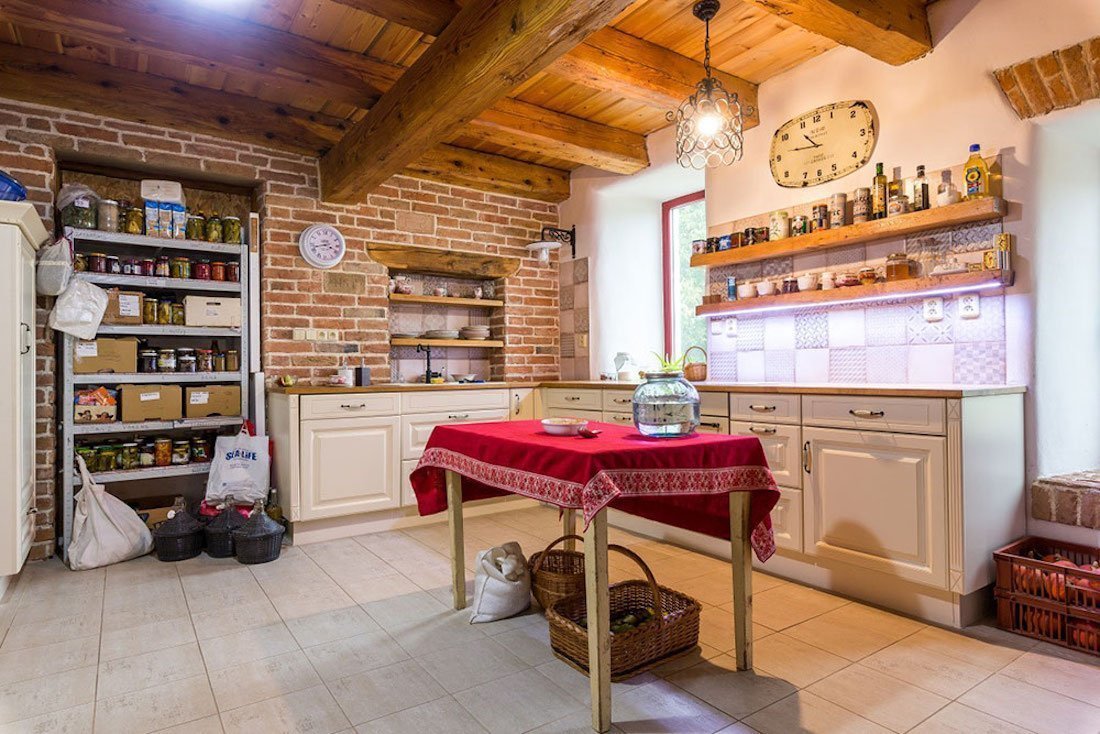 Namísto dřevostavby bydlí ve zrekonstruované sýpce