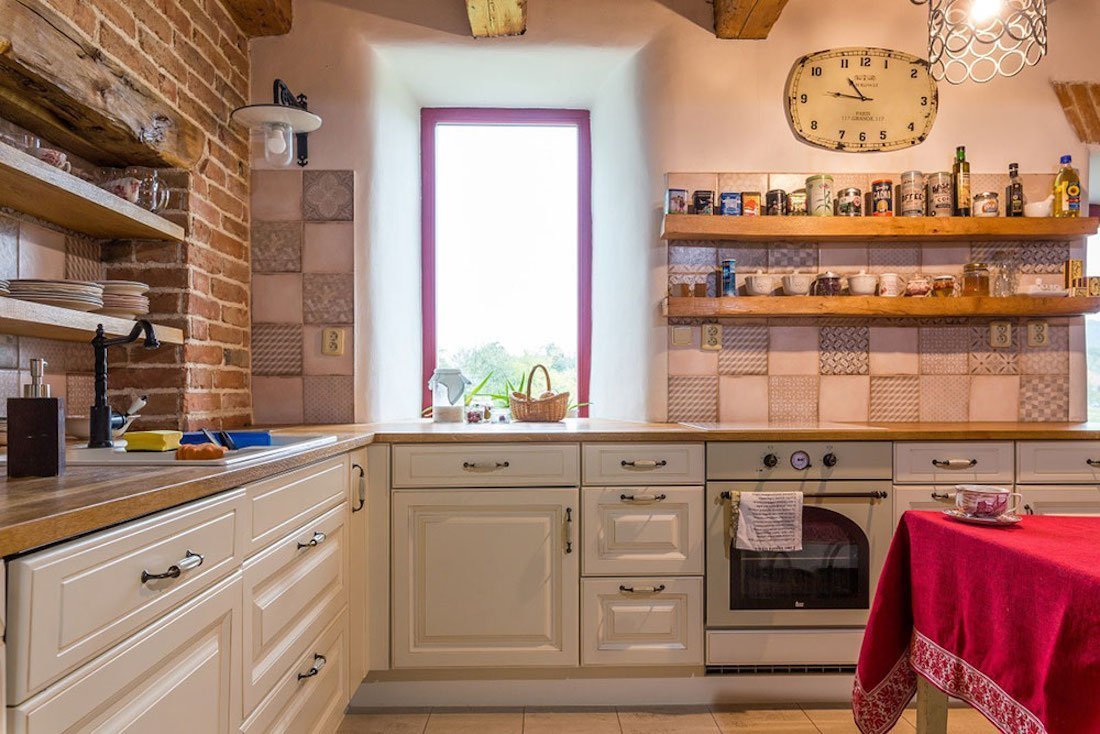 Namísto dřevostavby bydlí ve zrekonstruované sýpce