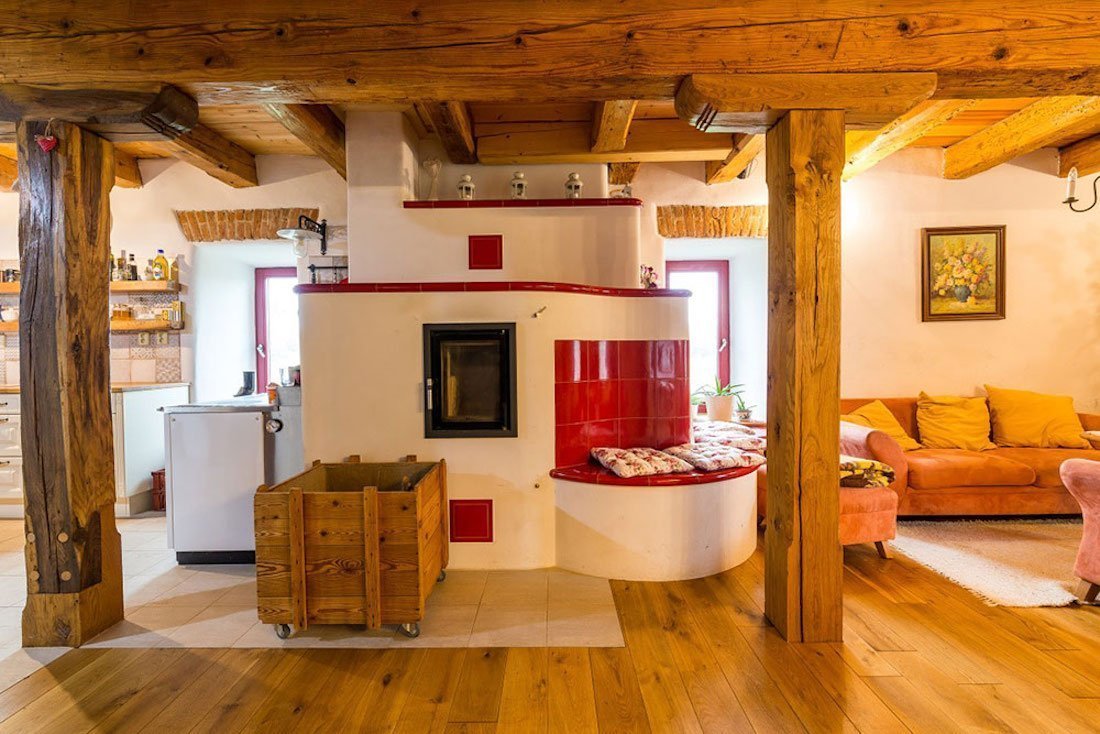 Namísto dřevostavby bydlí ve zrekonstruované sýpce