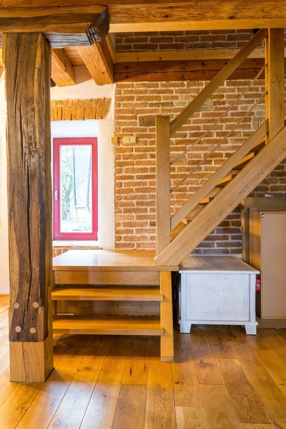 Namísto dřevostavby bydlí ve zrekonstruované sýpce