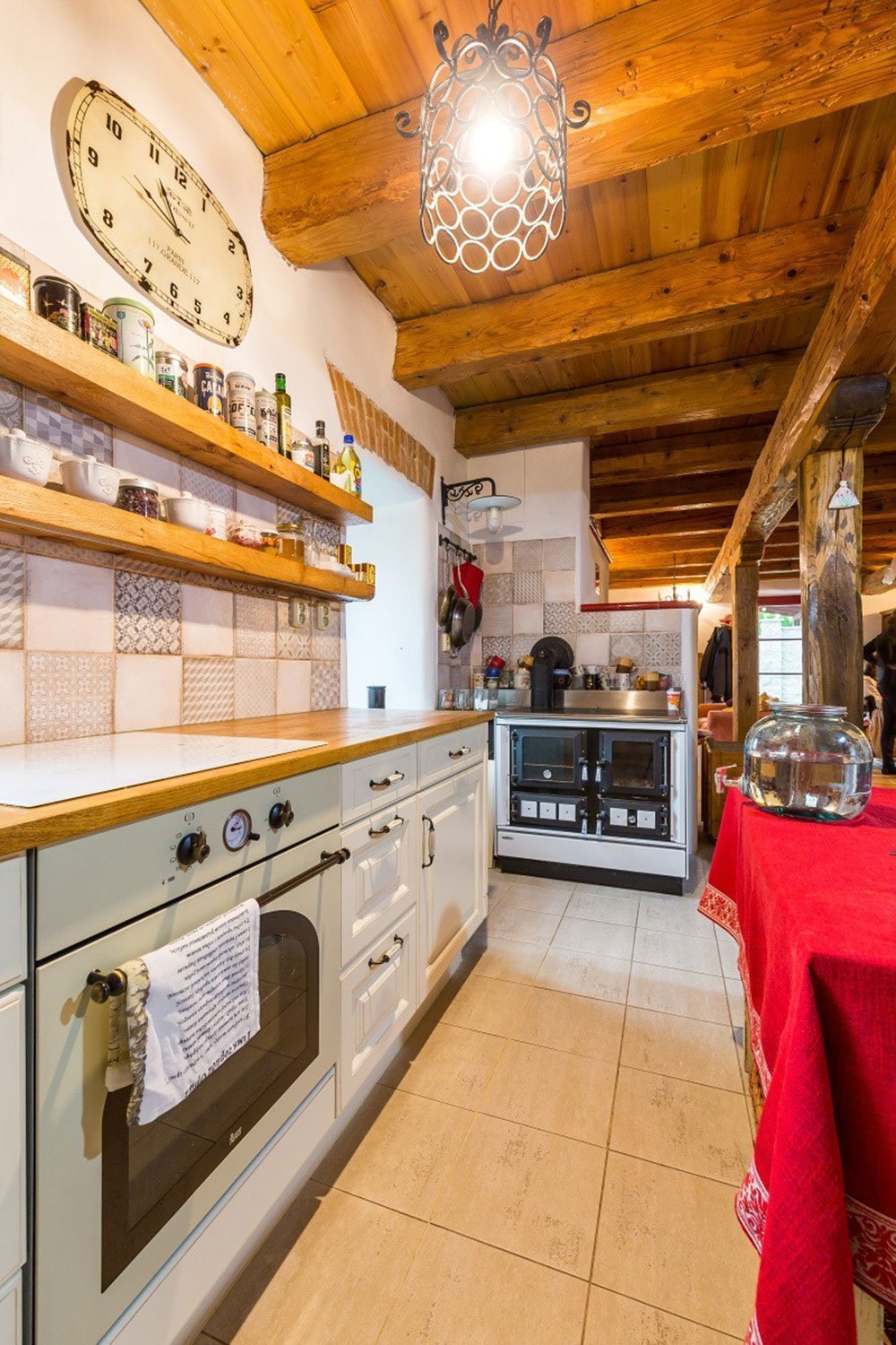 Namísto dřevostavby bydlí ve zrekonstruované sýpce