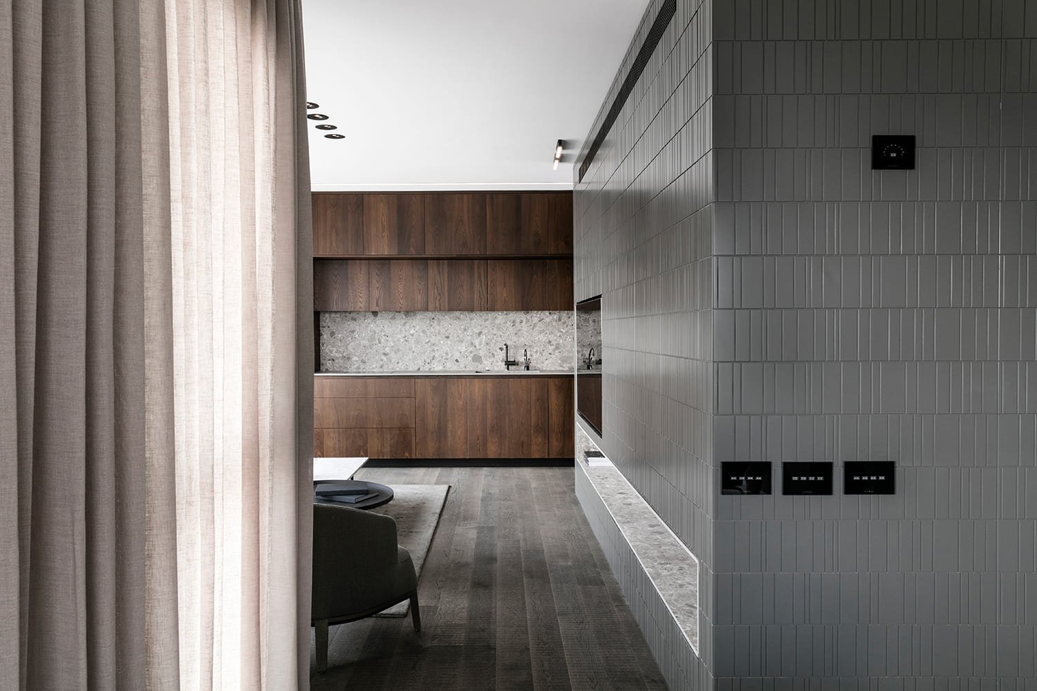 Byt s výhledem staví na kontrastech a současných trendech