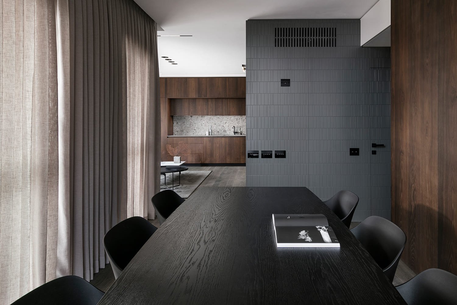 Byt s výhledem staví na kontrastech a současných trendech