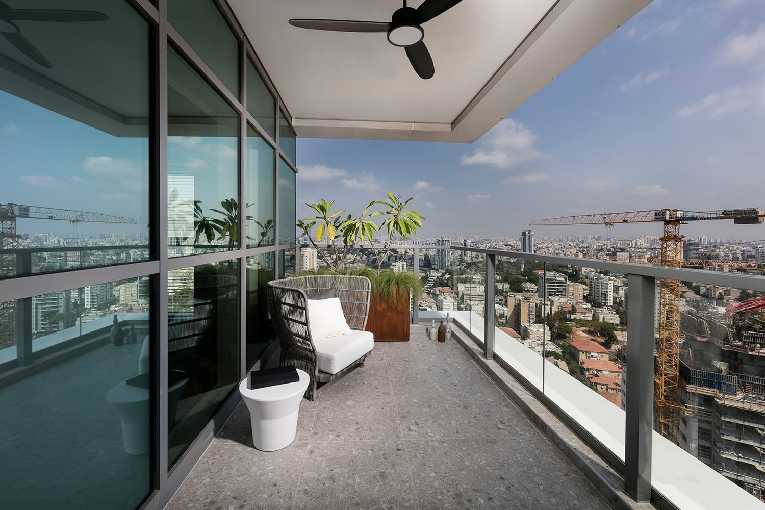 Byt s výhledem staví na kontrastech a současných trendech