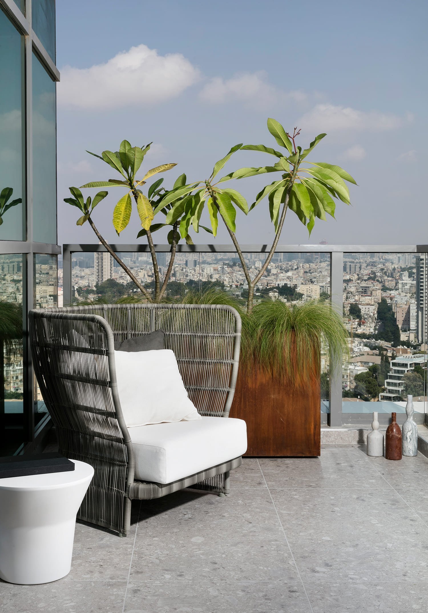 Byt s výhledem staví na kontrastech a současných trendech