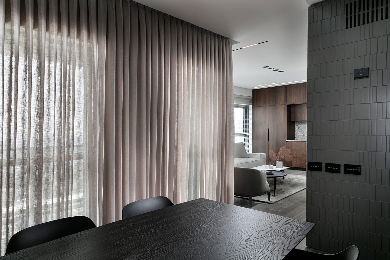 Byt s výhledem staví na kontrastech a současných trendech