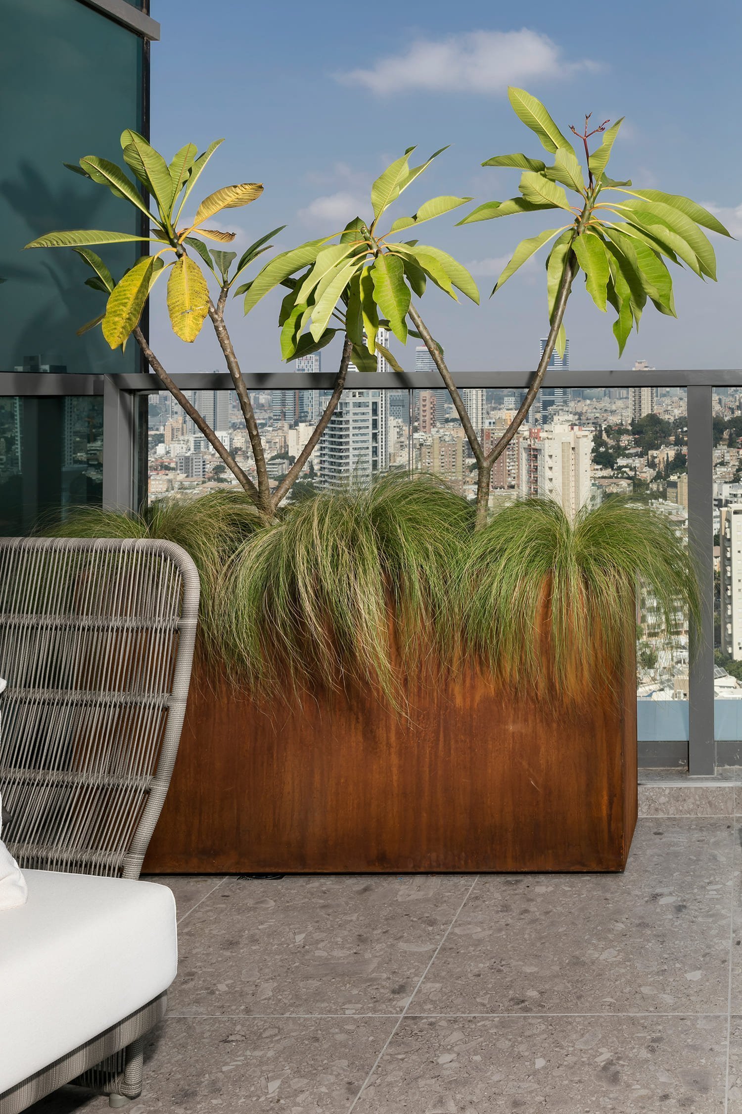 Byt s výhledem staví na kontrastech a současných trendech