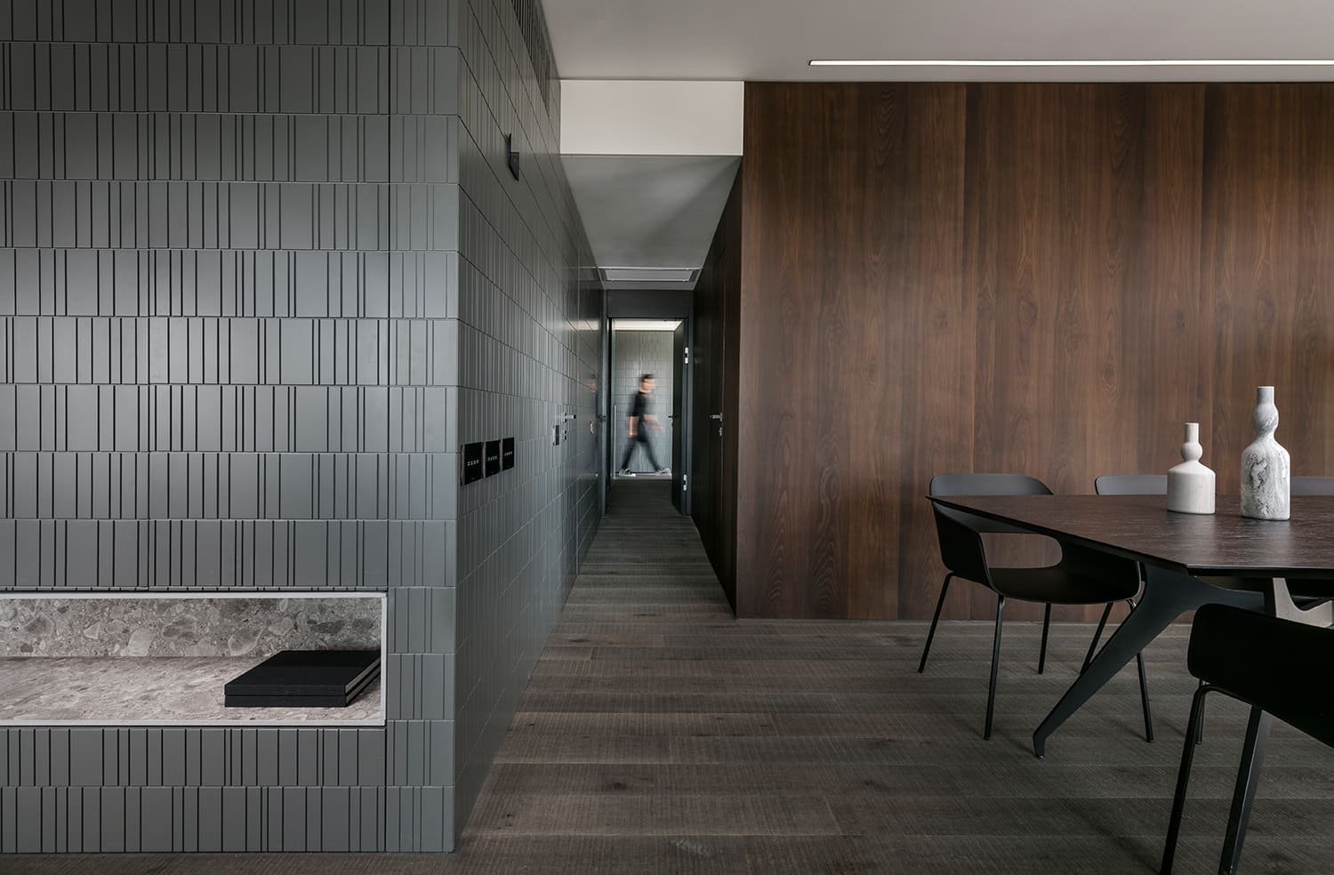 Byt s výhledem staví na kontrastech a současných trendech