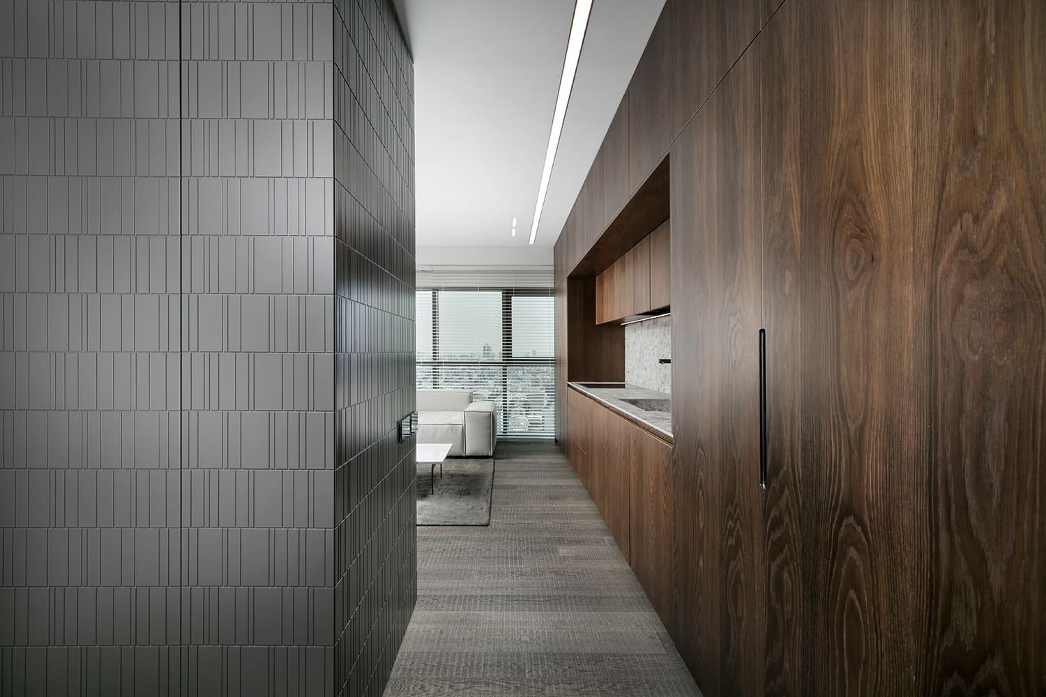 Byt s výhledem staví na kontrastech a současných trendech