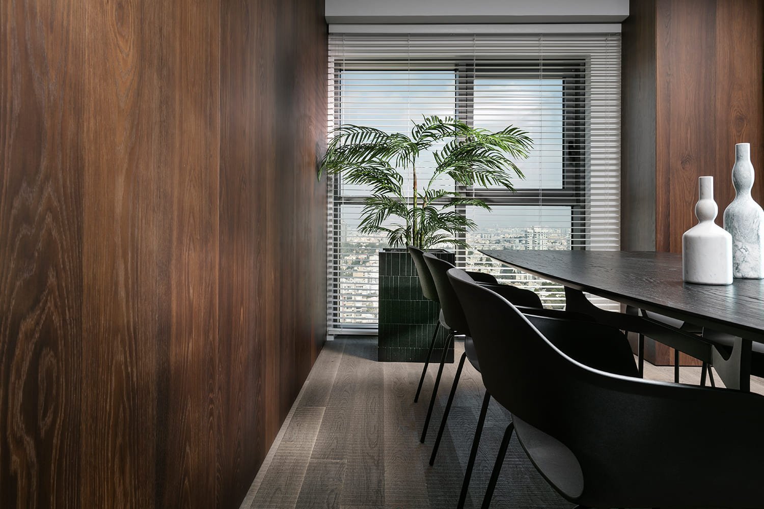 Byt s výhledem staví na kontrastech a současných trendech