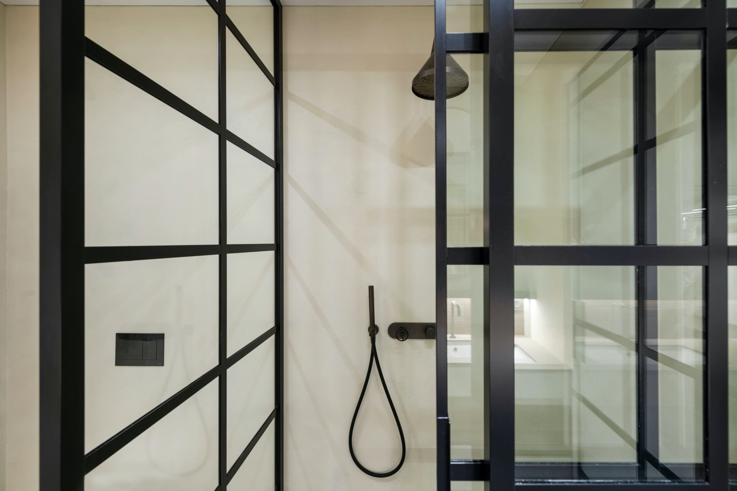 Černobílý interiér nemusí být nudný