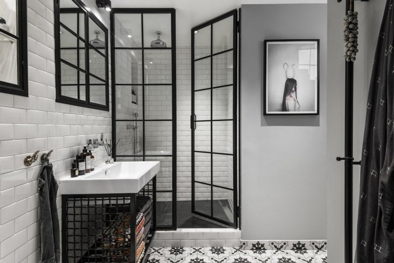 Černobílý podkrovní byt ve Švédsku