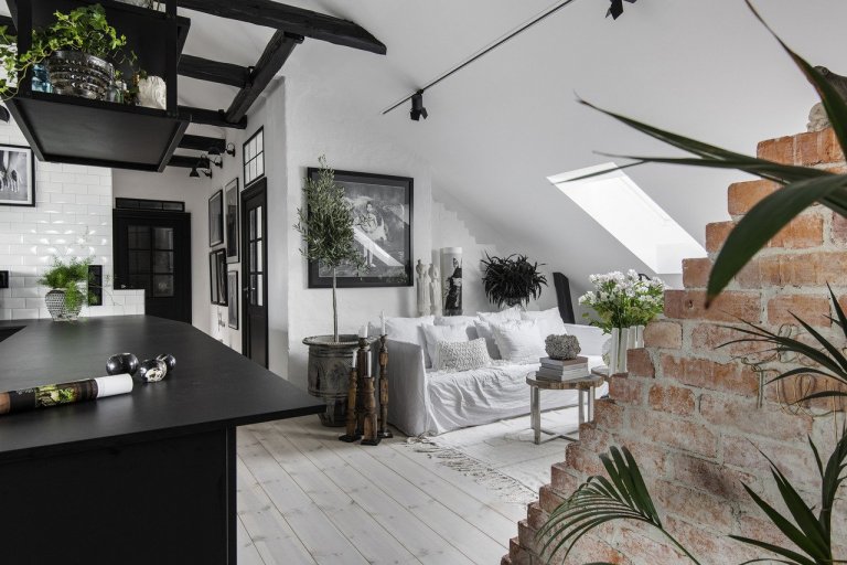 Černobílý podkrovní byt ve Švédsku