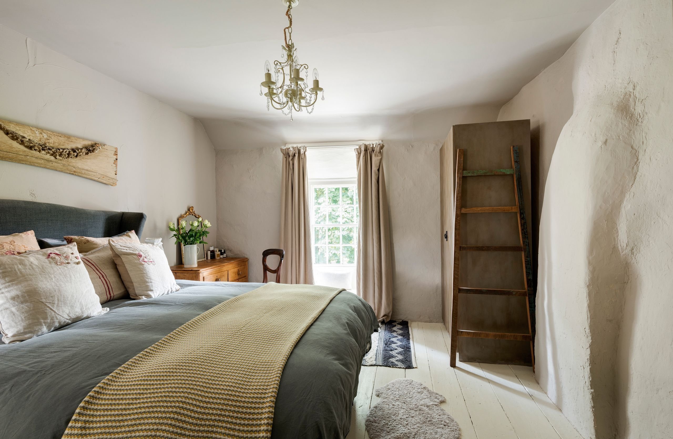 Chalupa s klasickým venkovským interiérem