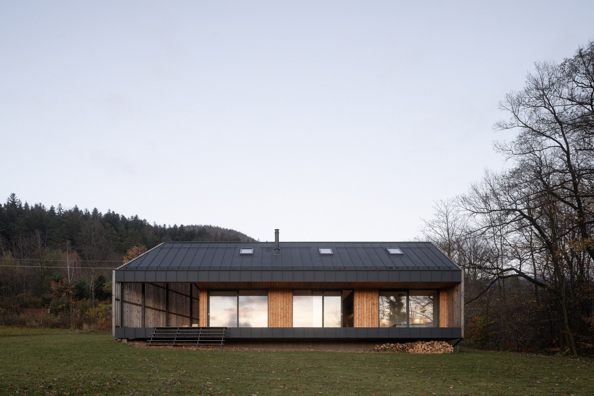 Dřevostavba s pláštěm z modřínových latí