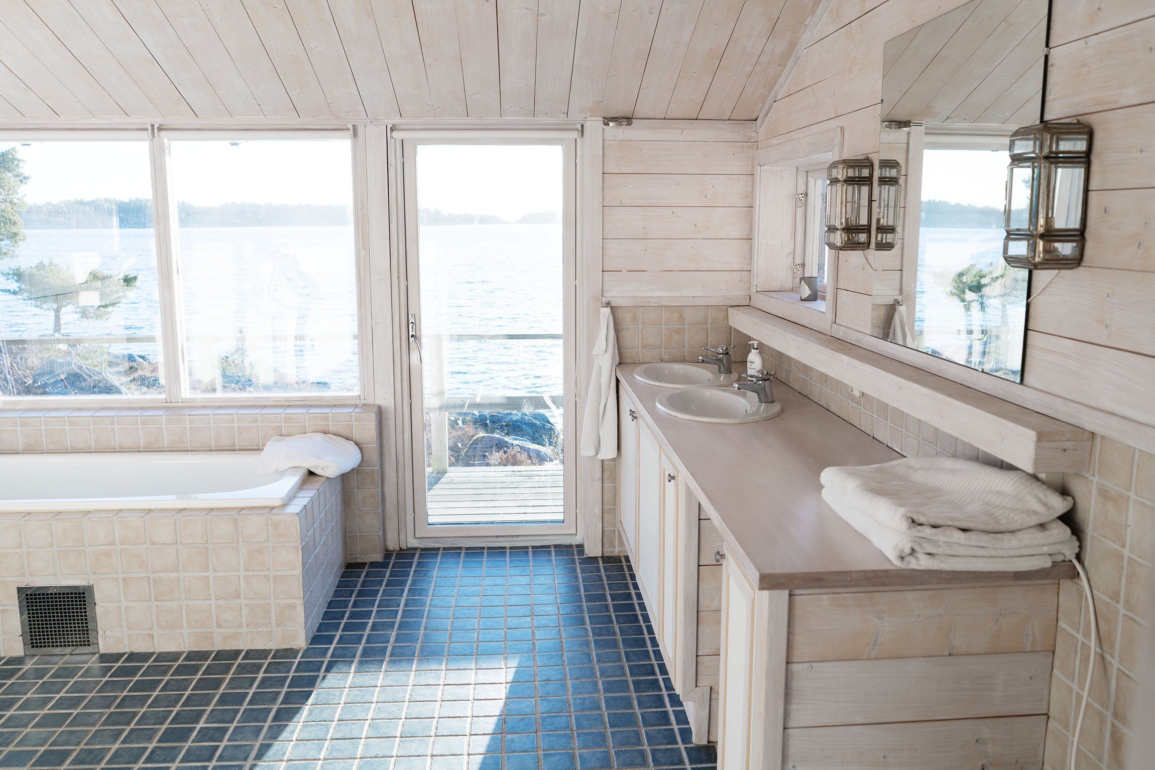 Dřevostavba u jezera