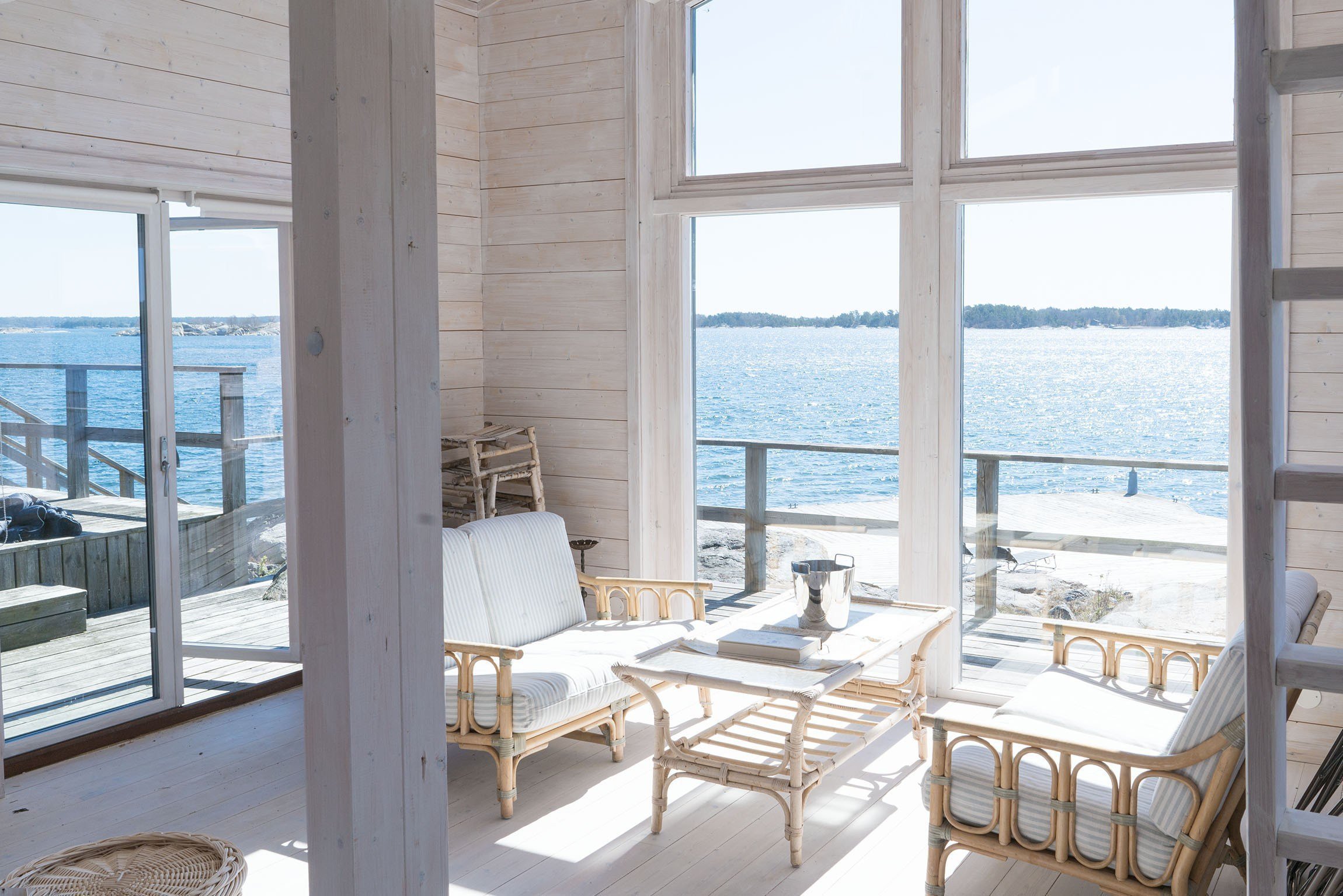 Dřevostavba u jezera