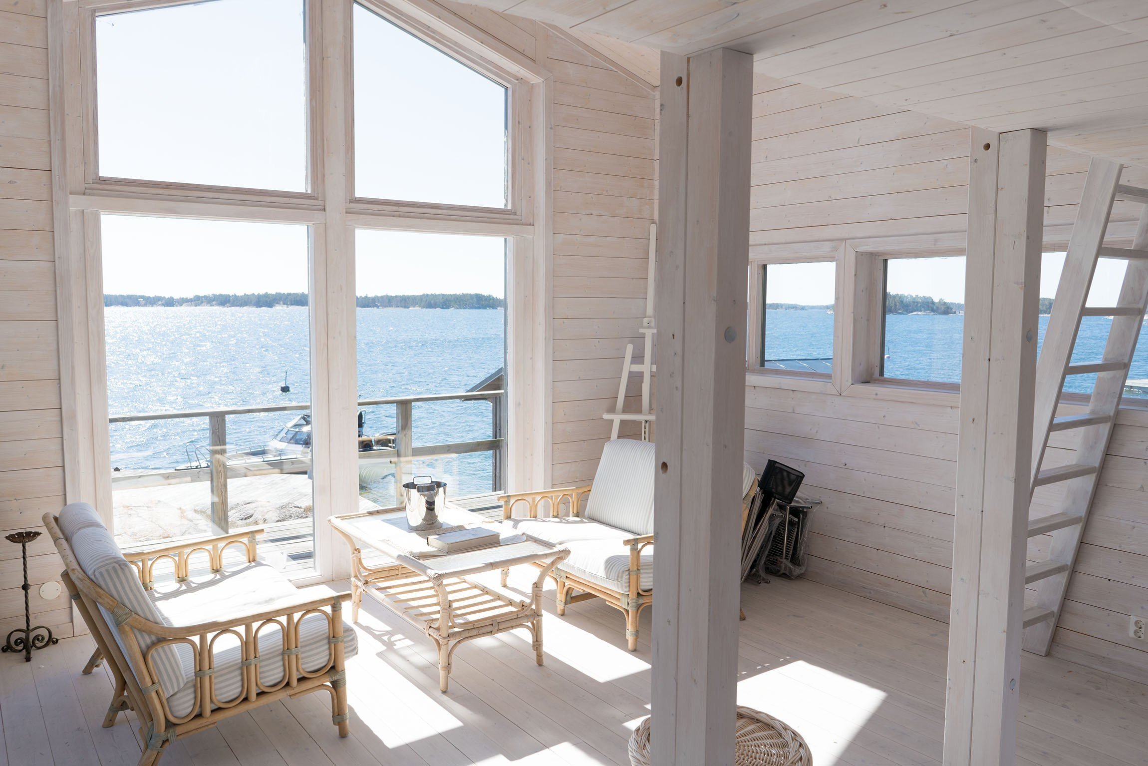 Dřevostavba u jezera