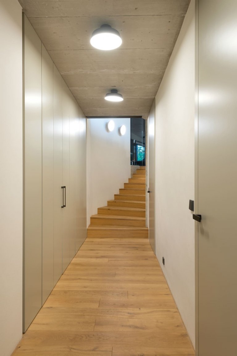 Dům, který se na dotek otevírá majitelům i přírodě