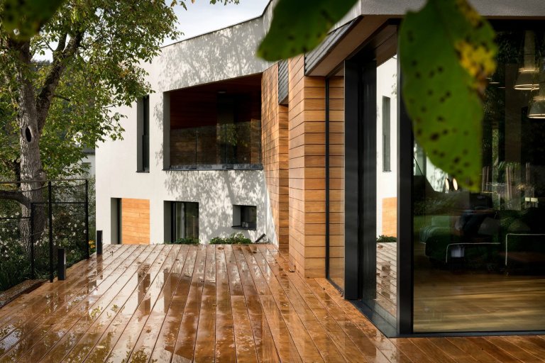 Dům, který se na dotek otevírá majitelům i přírodě