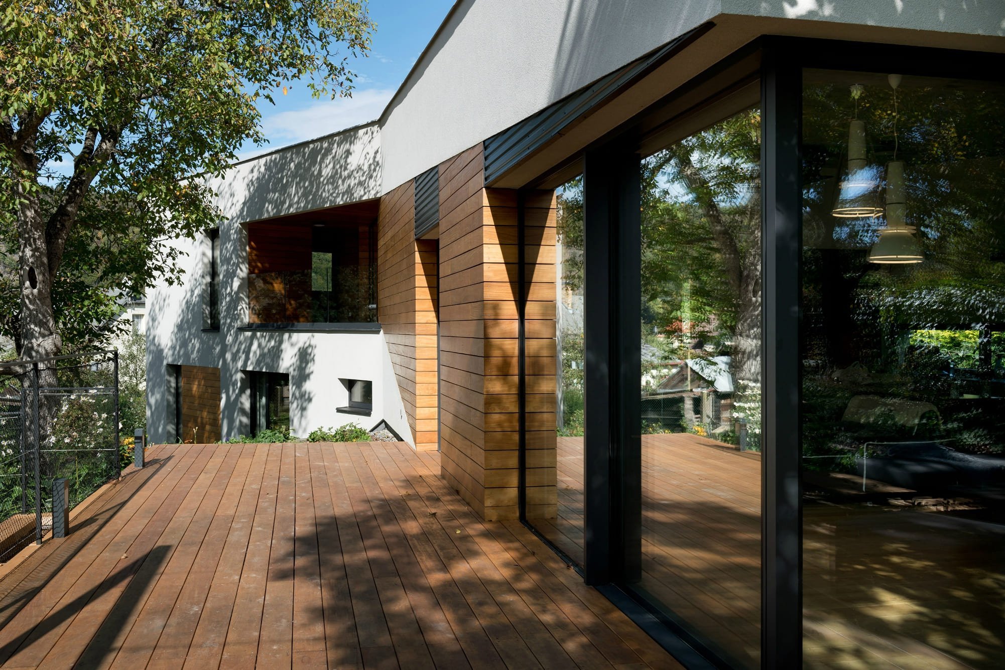 Dům, který se na dotek otevírá majitelům i přírodě