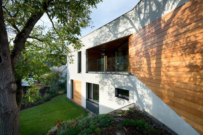 Dům, který se na dotek otevírá majitelům i přírodě