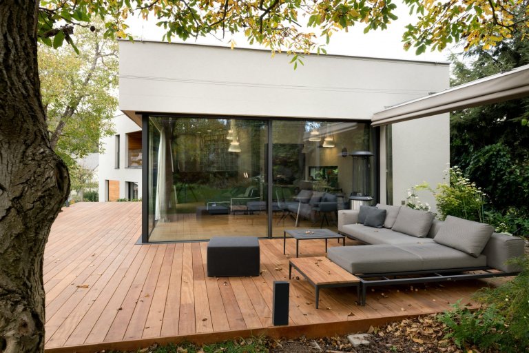 Dům, který se na dotek otevírá majitelům i přírodě