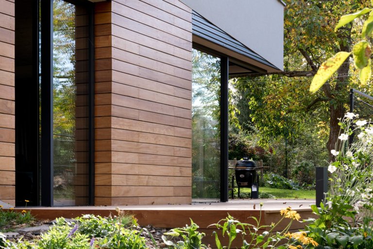 Dům, který se na dotek otevírá majitelům i přírodě