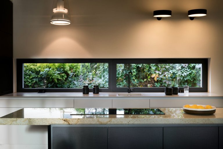 Dům, který se na dotek otevírá majitelům i přírodě