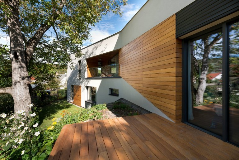 Dům, který se na dotek otevírá majitelům i přírodě