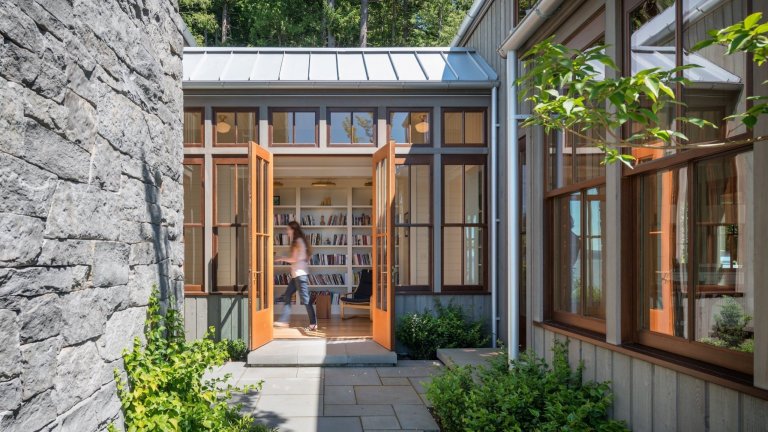 Dům obklopený přírodou