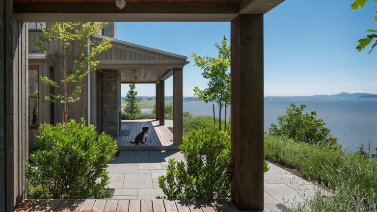 Dům obklopený přírodou