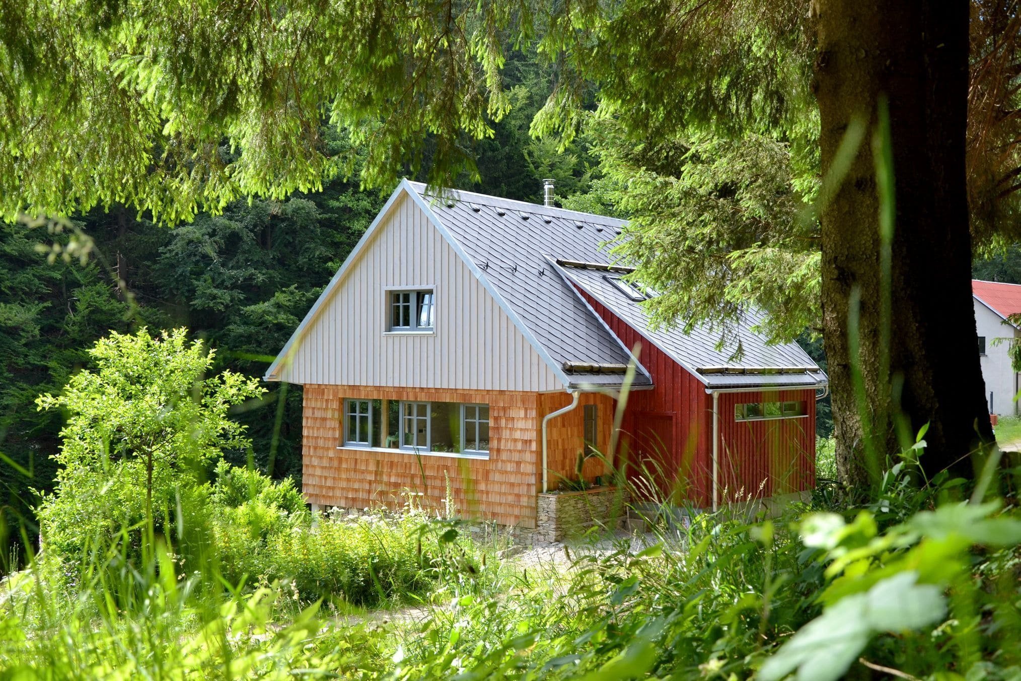 Dům pro rodinu postavil vlastníma rukama