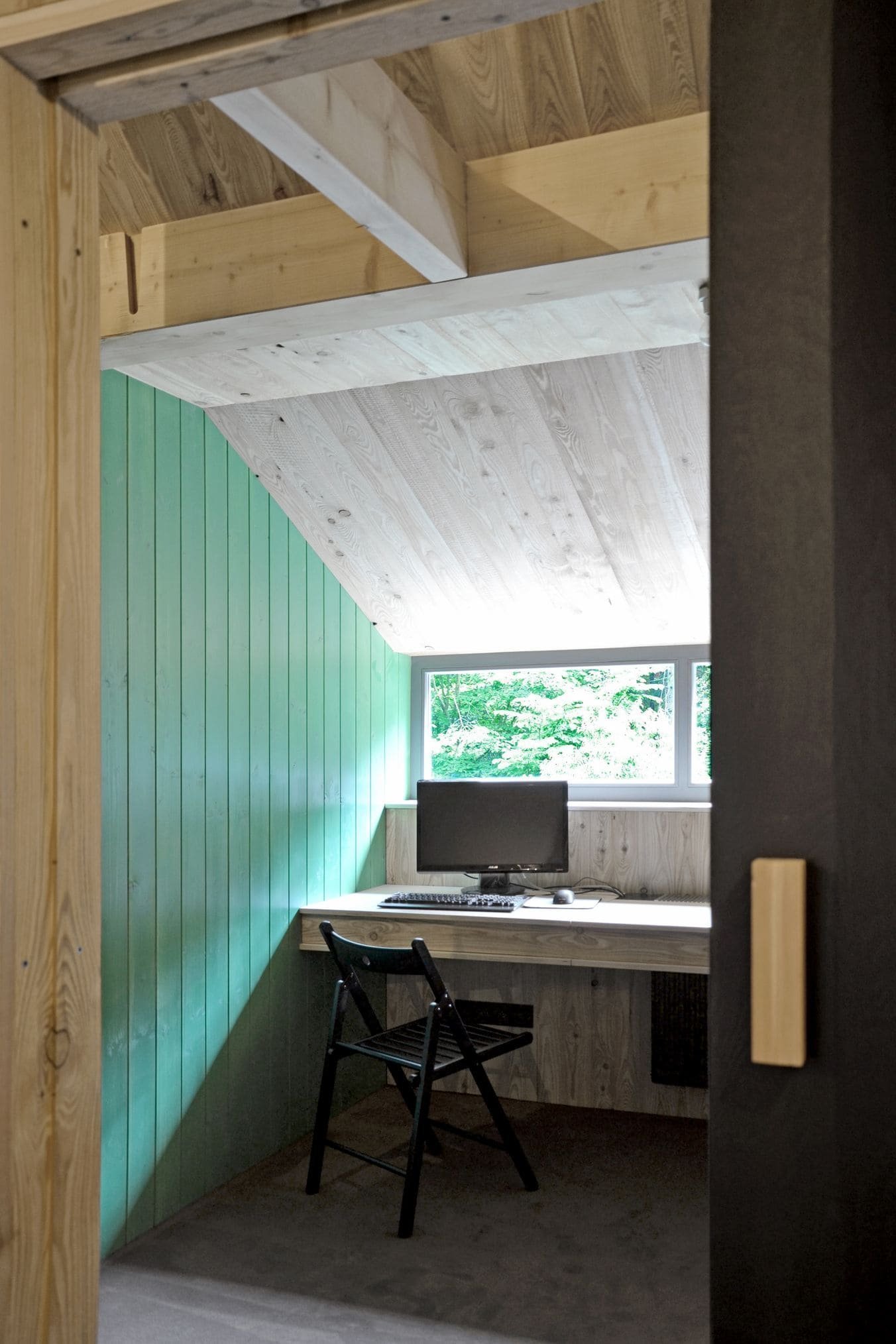 Dům pro rodinu postavil vlastníma rukama