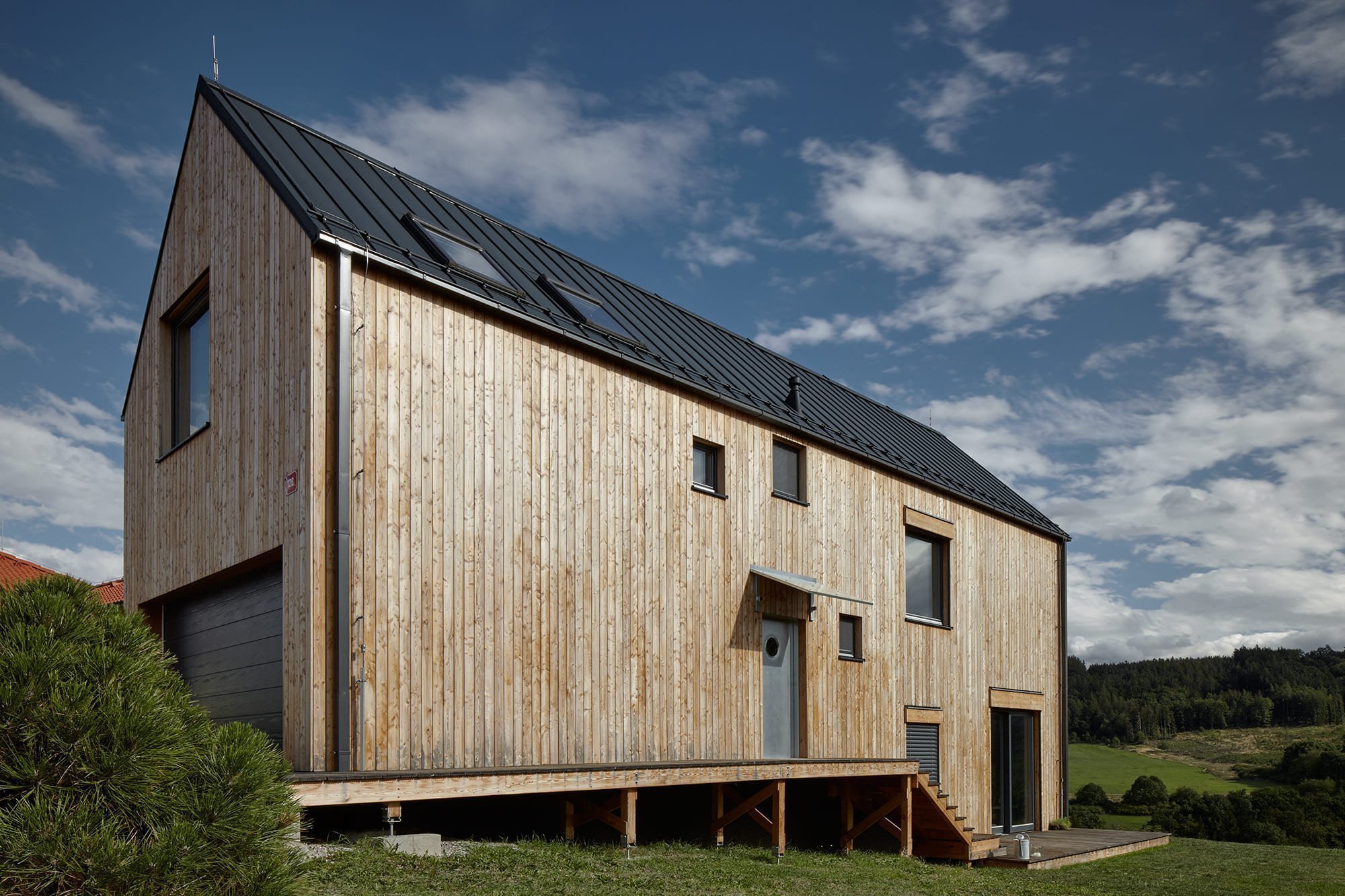 Dům s obývacím pokojem o výšce devět metrů