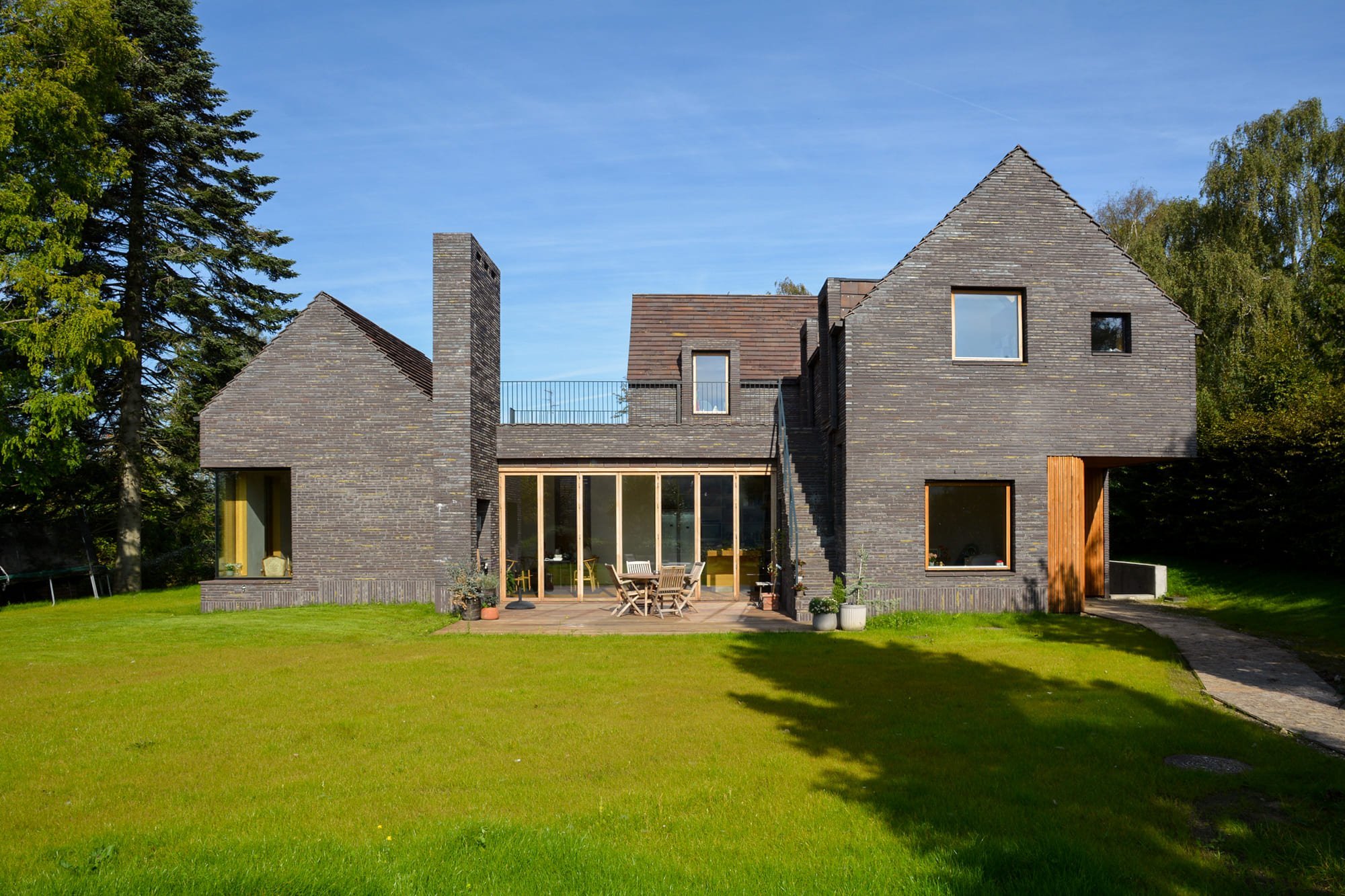 Dům spojující skandinávský styl s anglickou klasikou