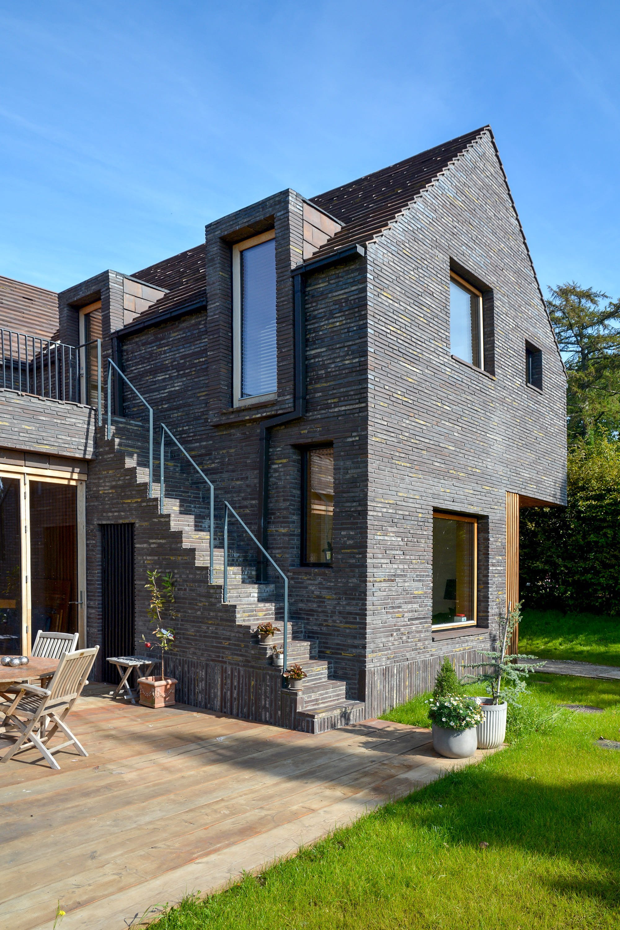 Dům spojující skandinávský styl s anglickou klasikou