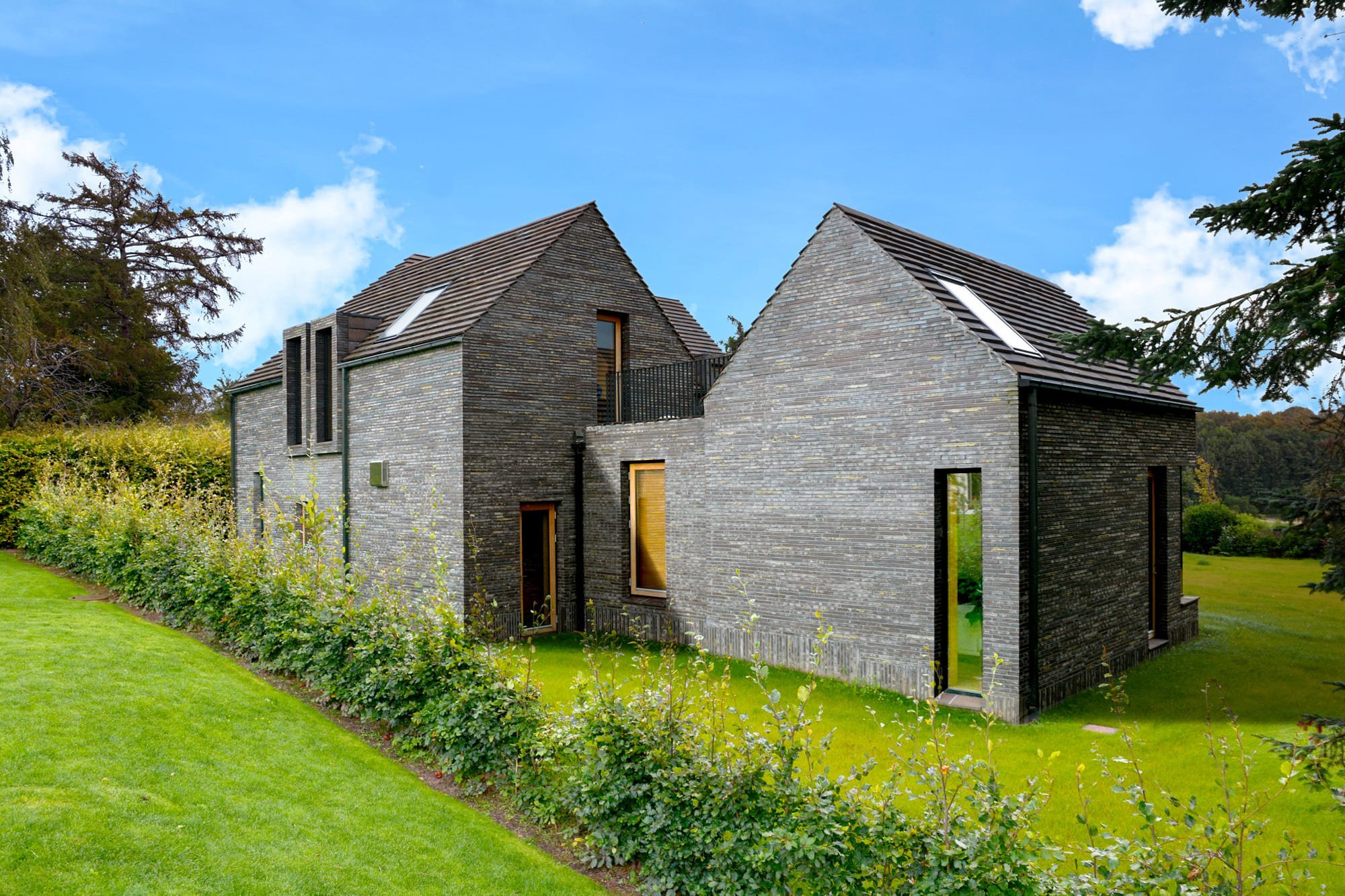 Dům spojující skandinávský styl s anglickou klasikou