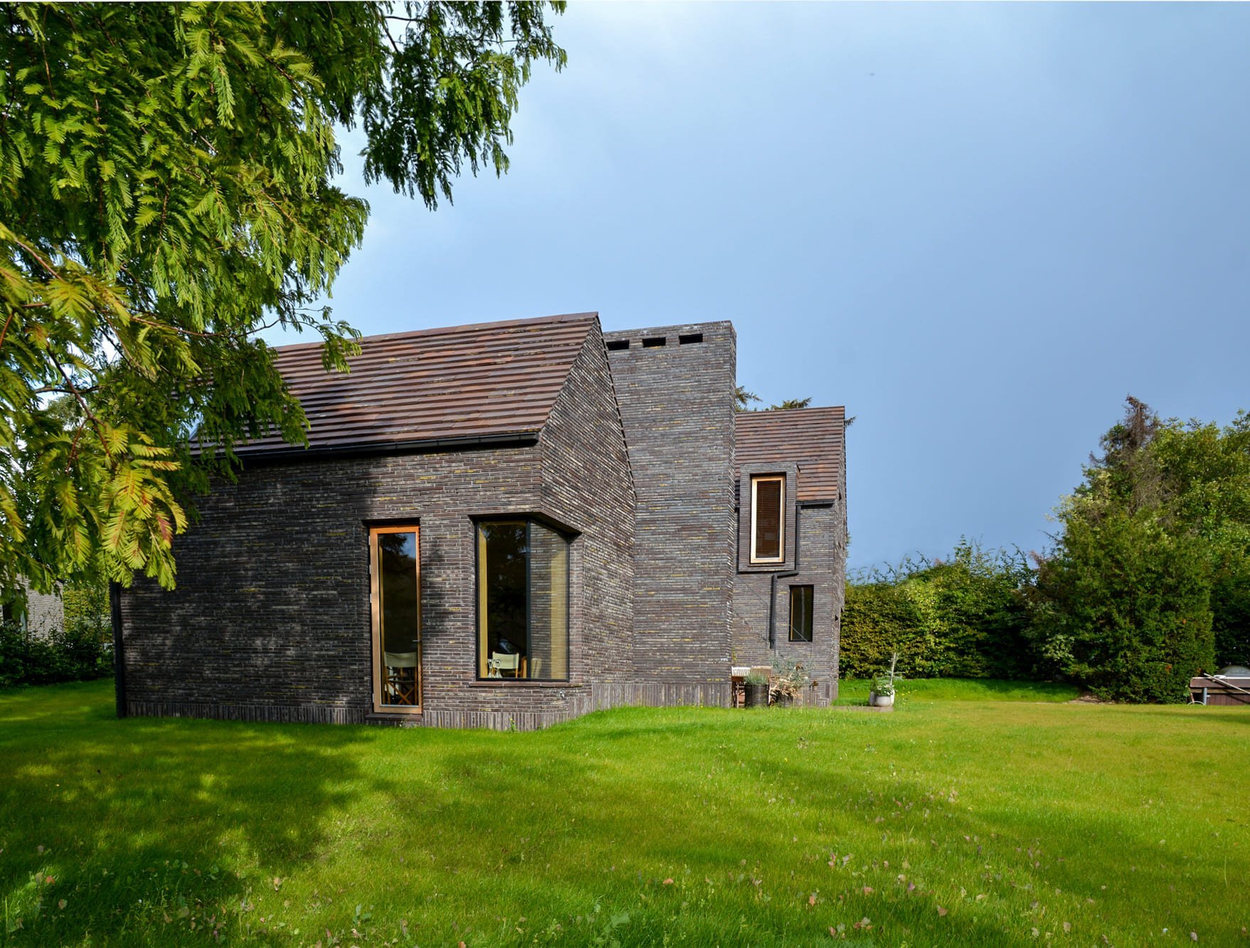 Dům spojující skandinávský styl s anglickou klasikou