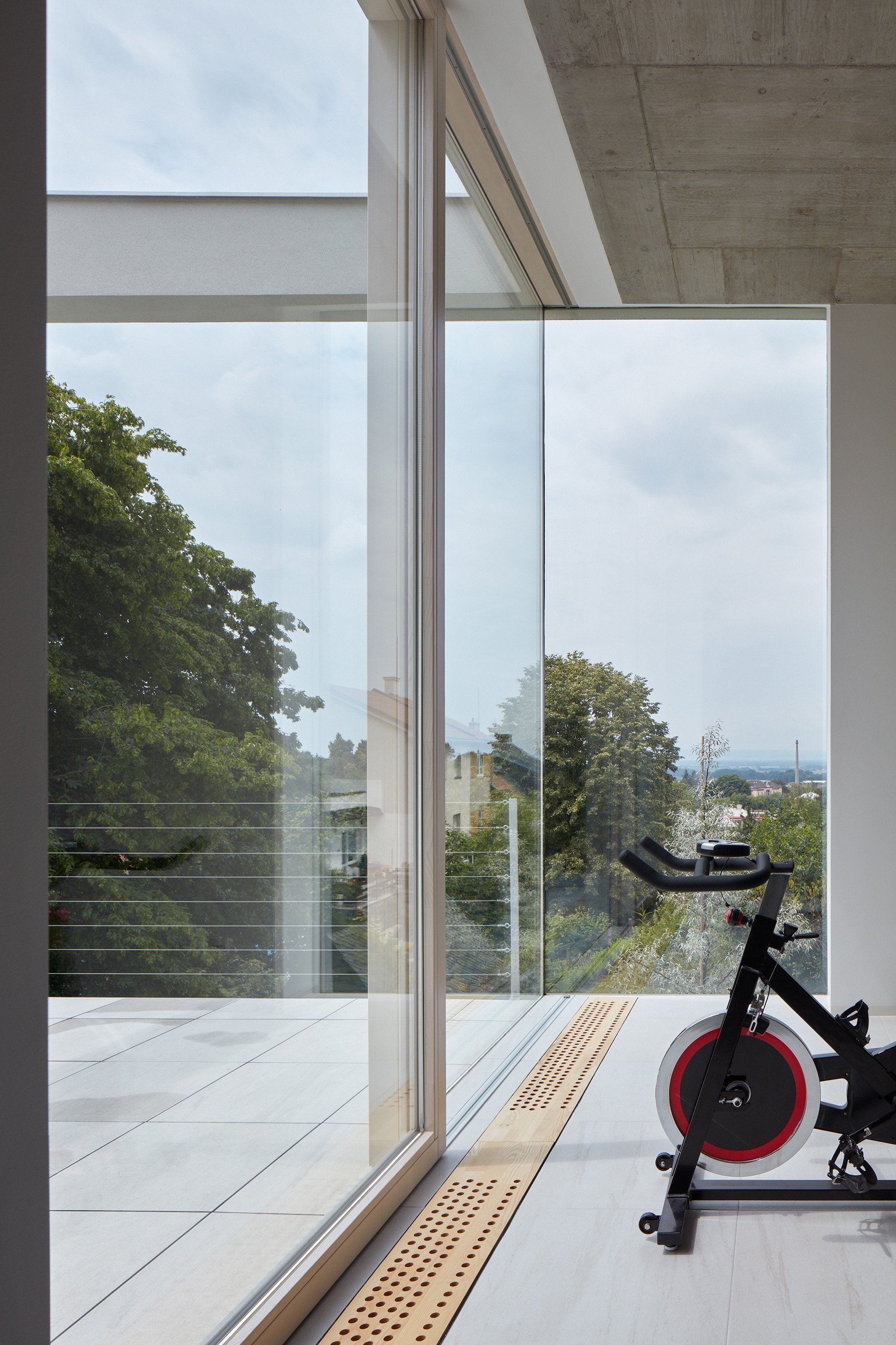 Dům ve svahu pro tři generace