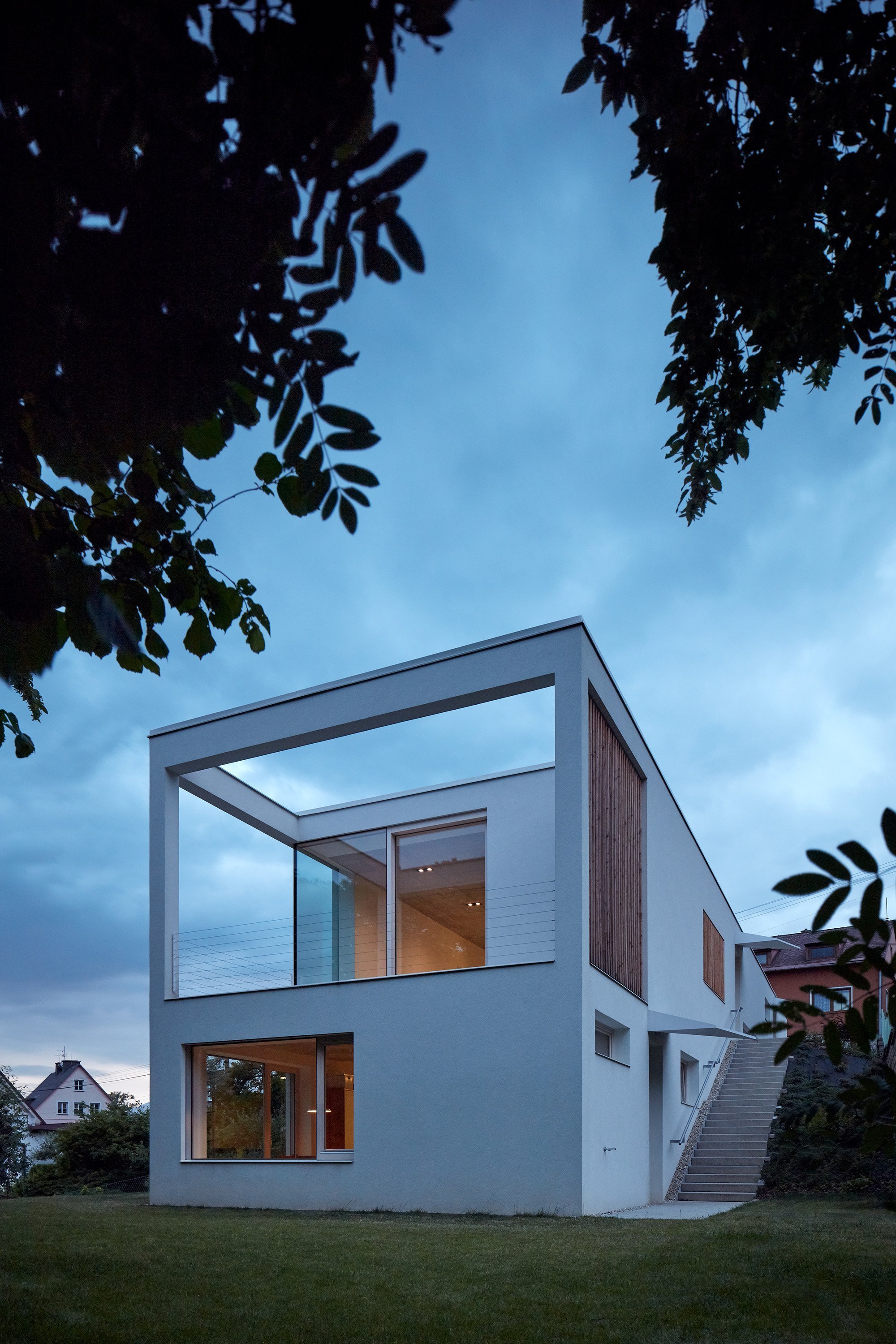 Dům ve svahu pro tři generace