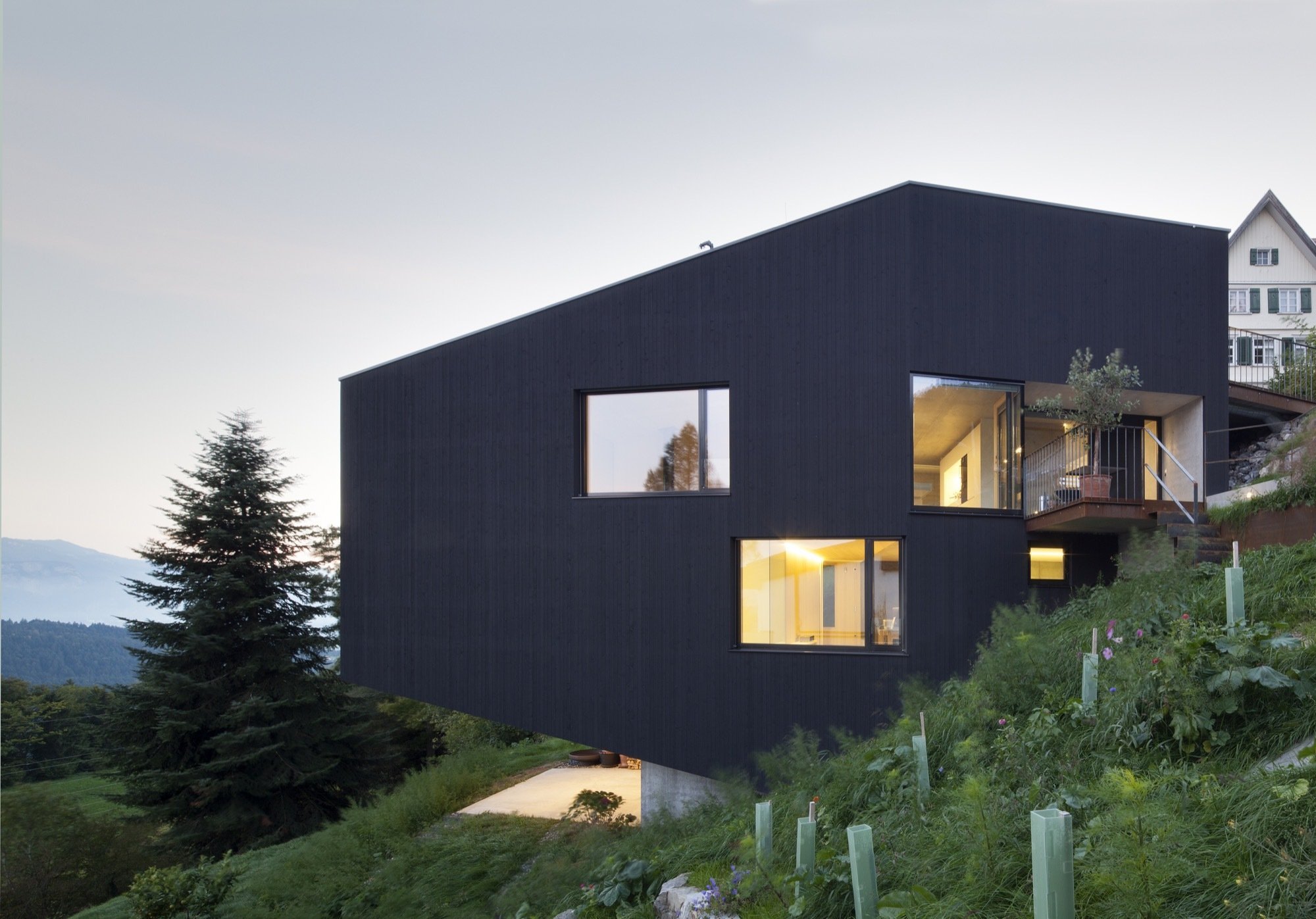 Dynamický dům ve svahu