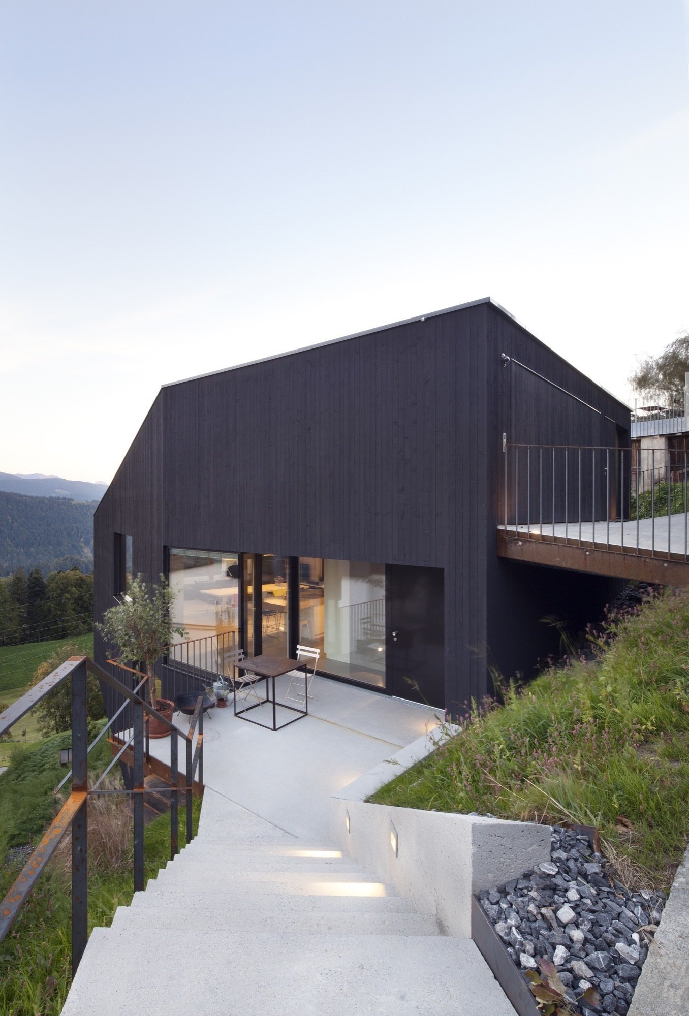 Dynamický dům ve svahu