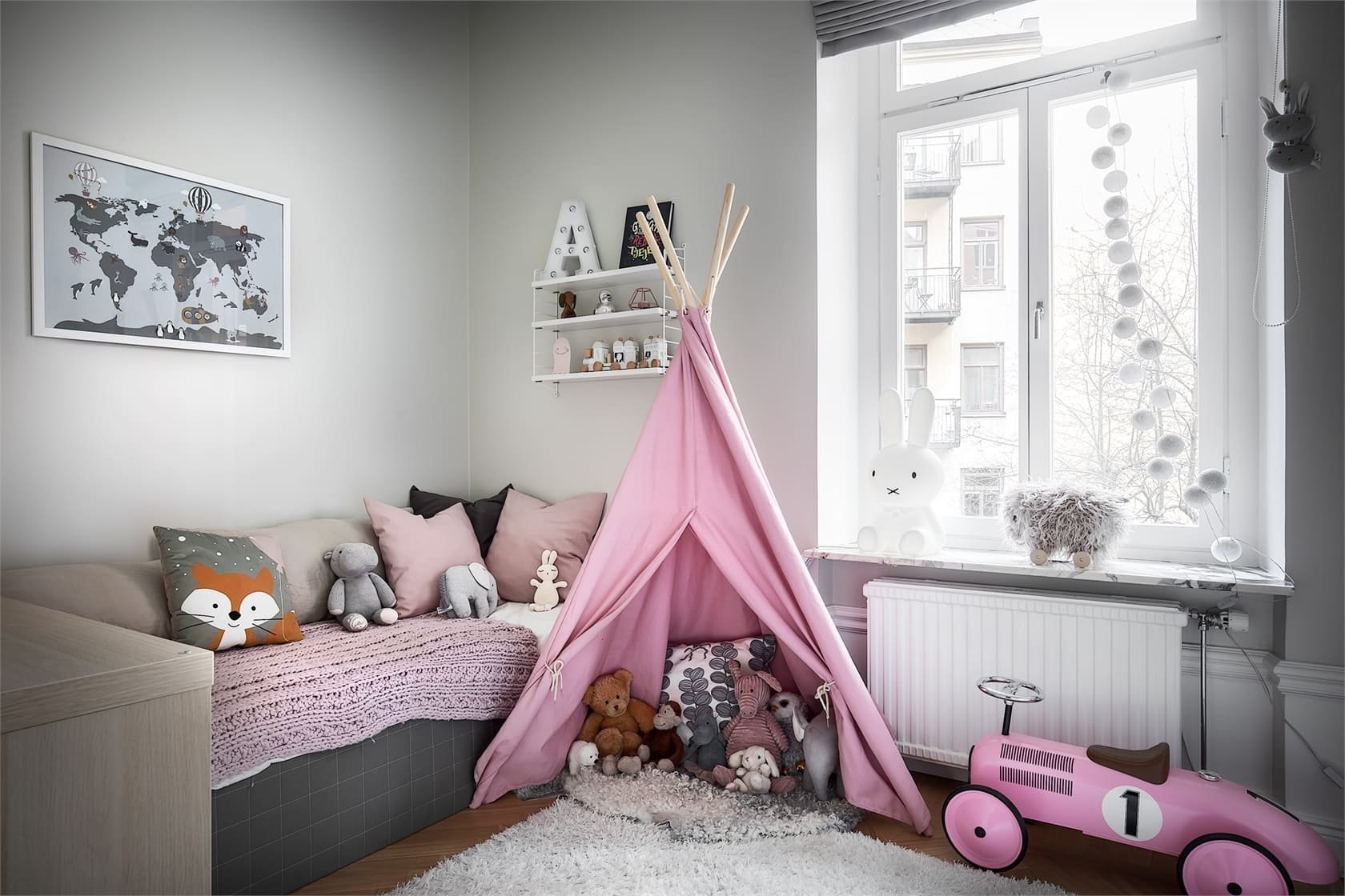 Elegantní byt v šedých odstínech ve Stockholmu