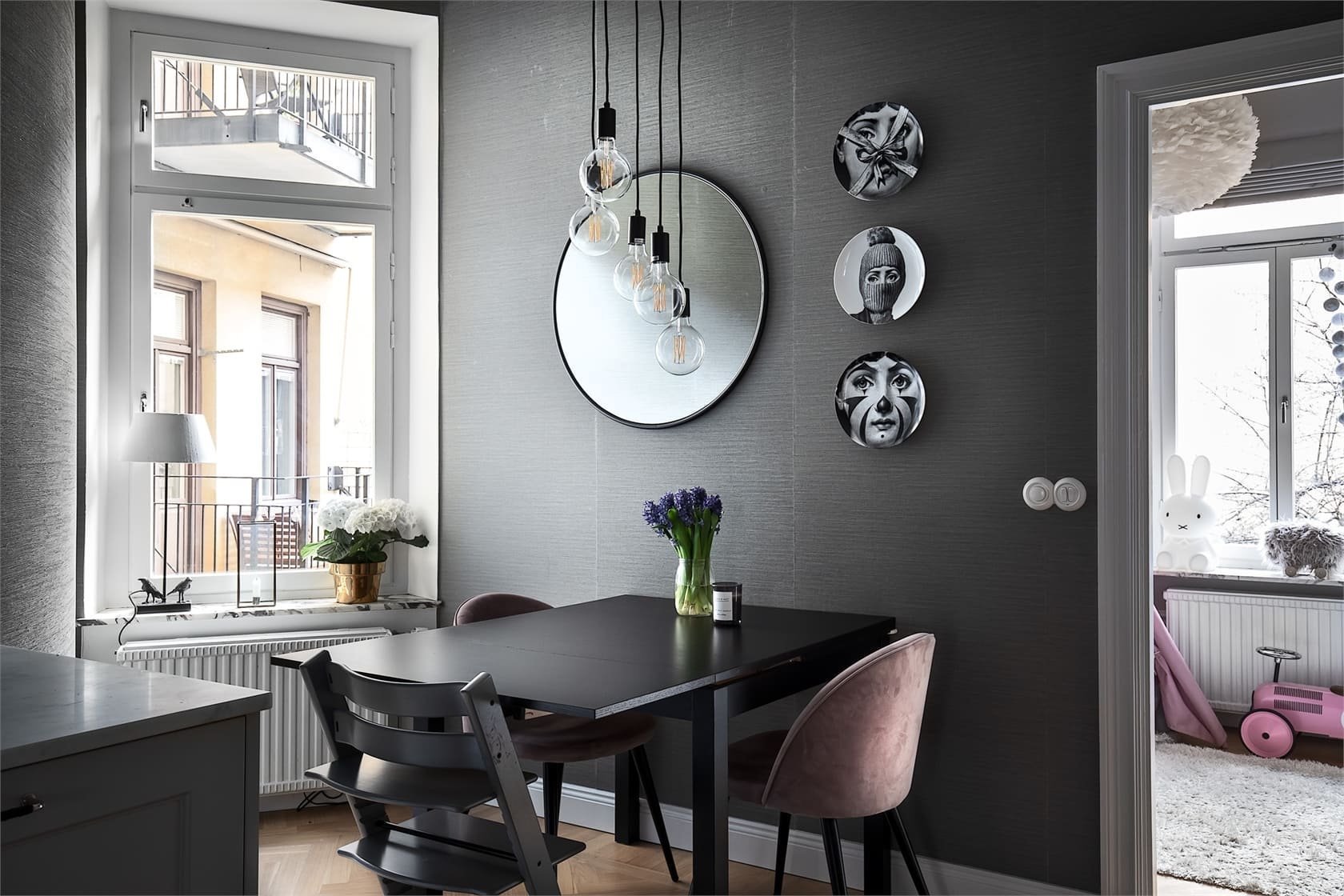 Elegantní byt v šedých odstínech ve Stockholmu