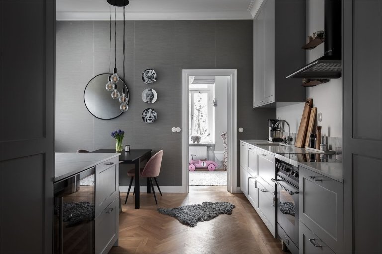 Elegantní byt v šedých odstínech ve Stockholmu