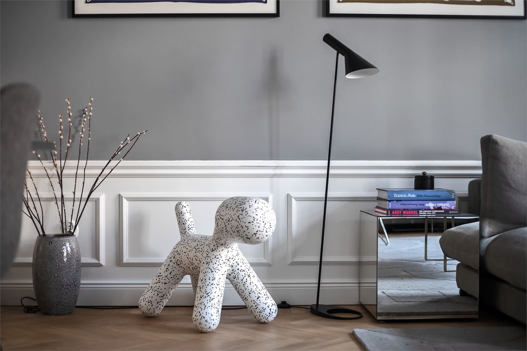 Elegantní byt v šedých odstínech ve Stockholmu