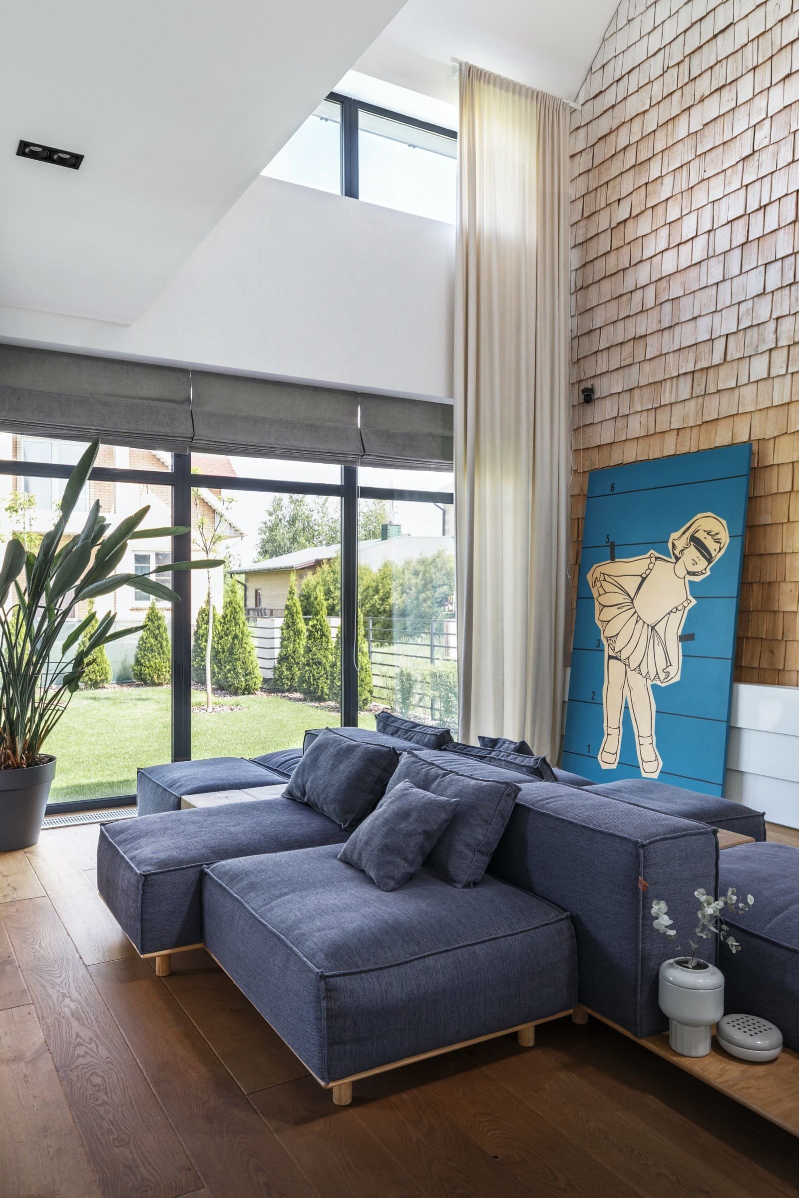 Elegantní interiér domu pro dvě rodiny