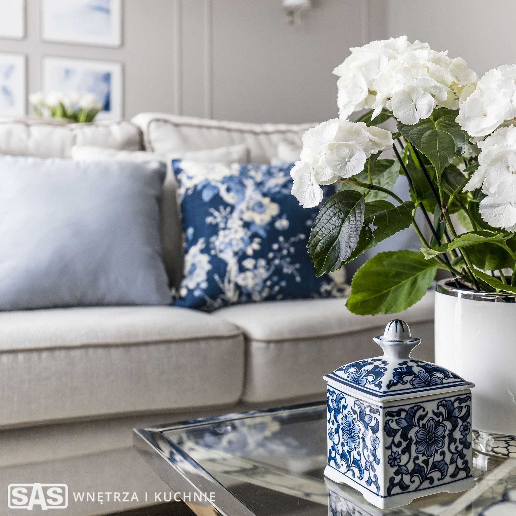 Elegantní kuchyně v šedé barvě